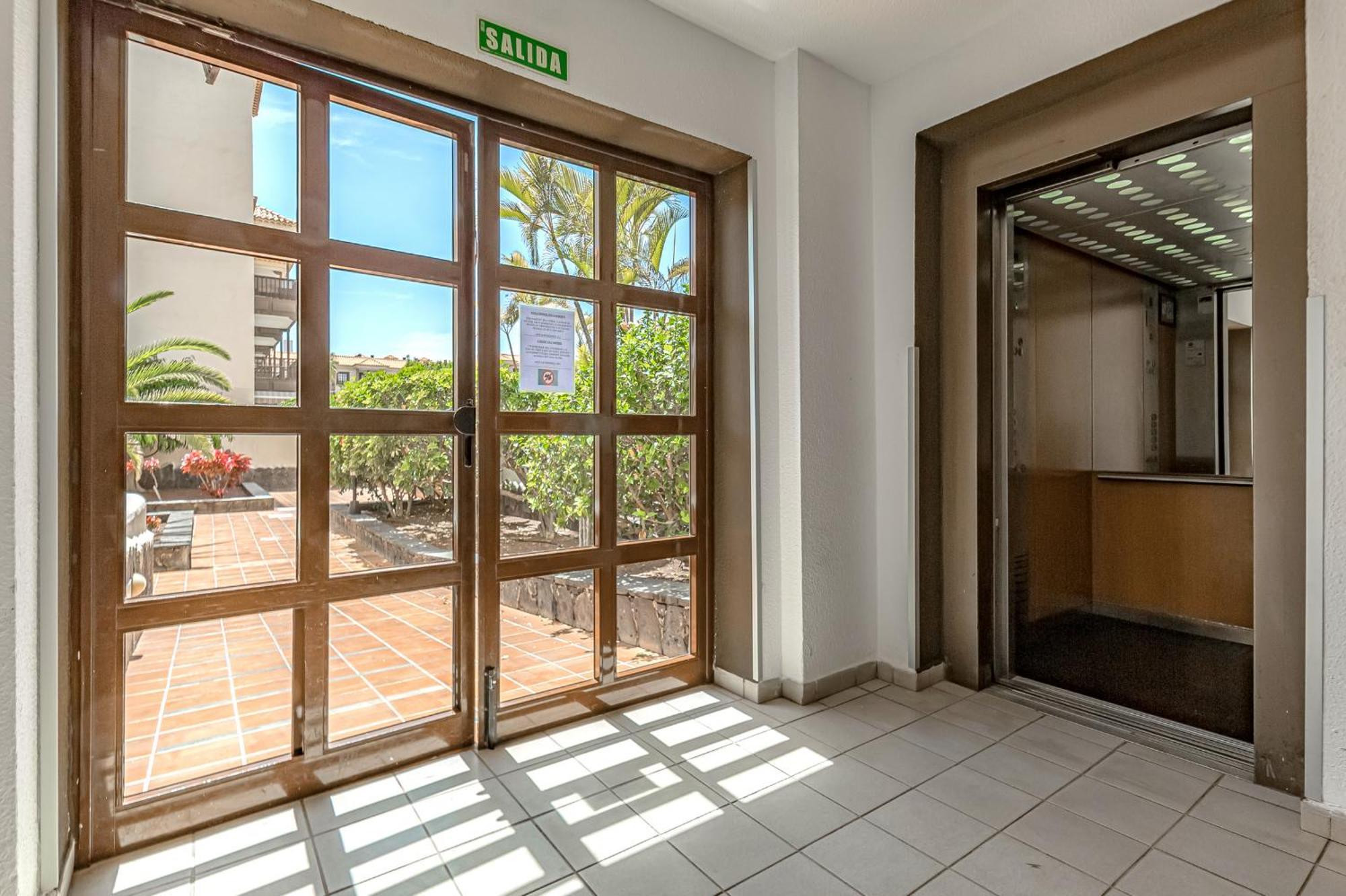 Atlantis 3 One Bedroom, Sea Front, In Complex With Pool Costa Del Silencio Exterior photo